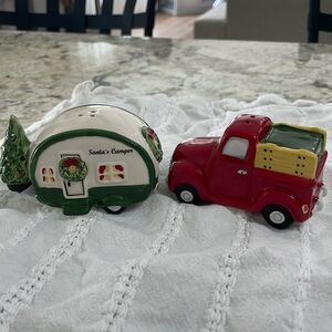 💕Christmas ceramic salt and pepper shakers